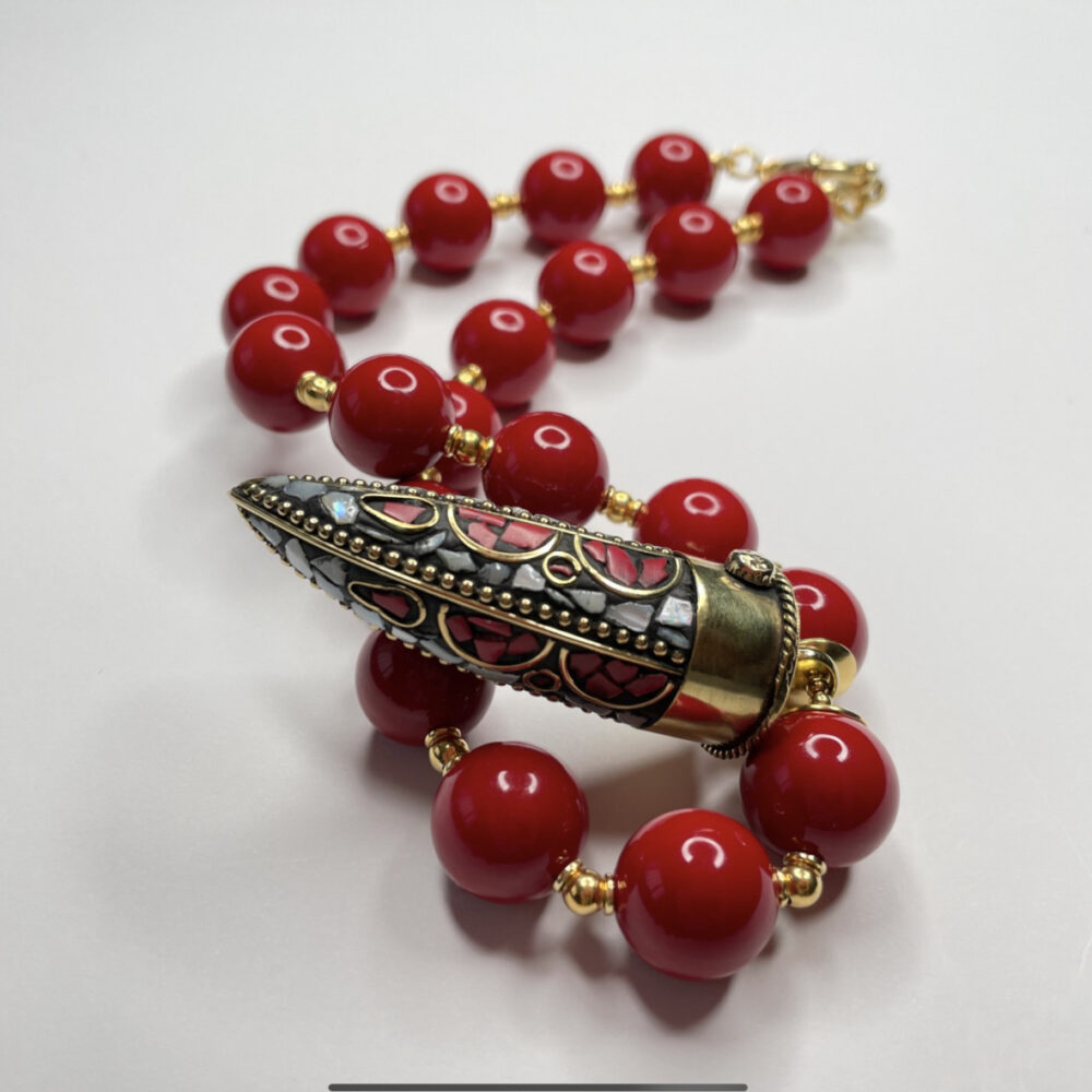 Originálne ručne vyrábané šperky, perly, náhrdelníky, náramky, náušnice, prívesky, prstene, stuhy a súpravy šperkov.