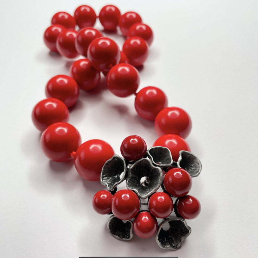 Originálne ručne vyrábané šperky, perly, náhrdelníky, náramky, náušnice, prívesky, prstene, stuhy a súpravy šperkov.