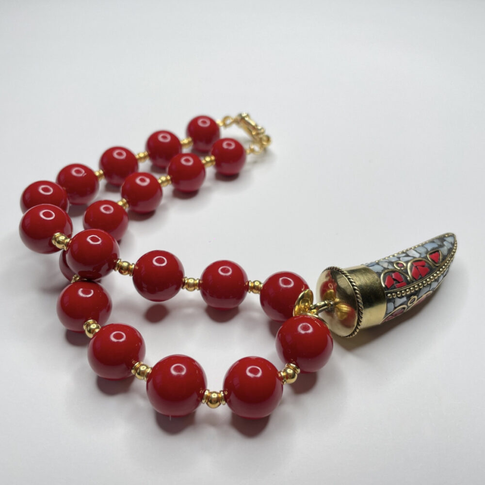 Originálne ručne vyrábané šperky, perly, náhrdelníky, náramky, náušnice, prívesky, prstene, stuhy a súpravy šperkov.