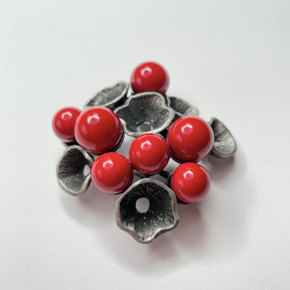 Originálne ručne vyrábané šperky, perly, náhrdelníky, náramky, náušnice, prívesky, prstene, stuhy a súpravy šperkov.