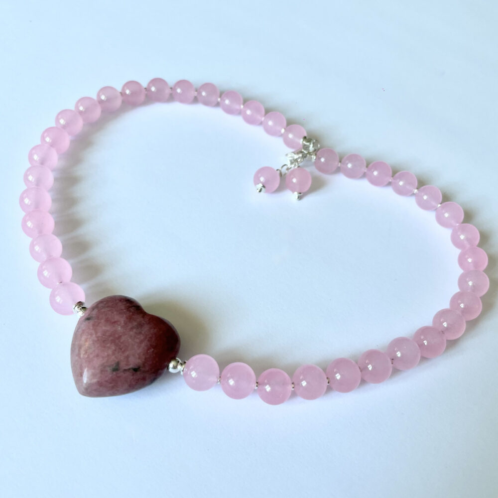 Originálne ručne vyrábané šperky, perly, náhrdelníky, náramky, náušnice, prívesky, prstene, stuhy a súpravy šperkov.