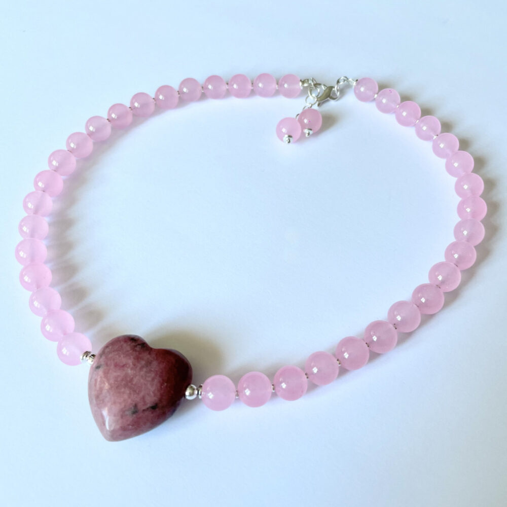 Originálne ručne vyrábané šperky, perly, náhrdelníky, náramky, náušnice, prívesky, prstene, stuhy a súpravy šperkov.