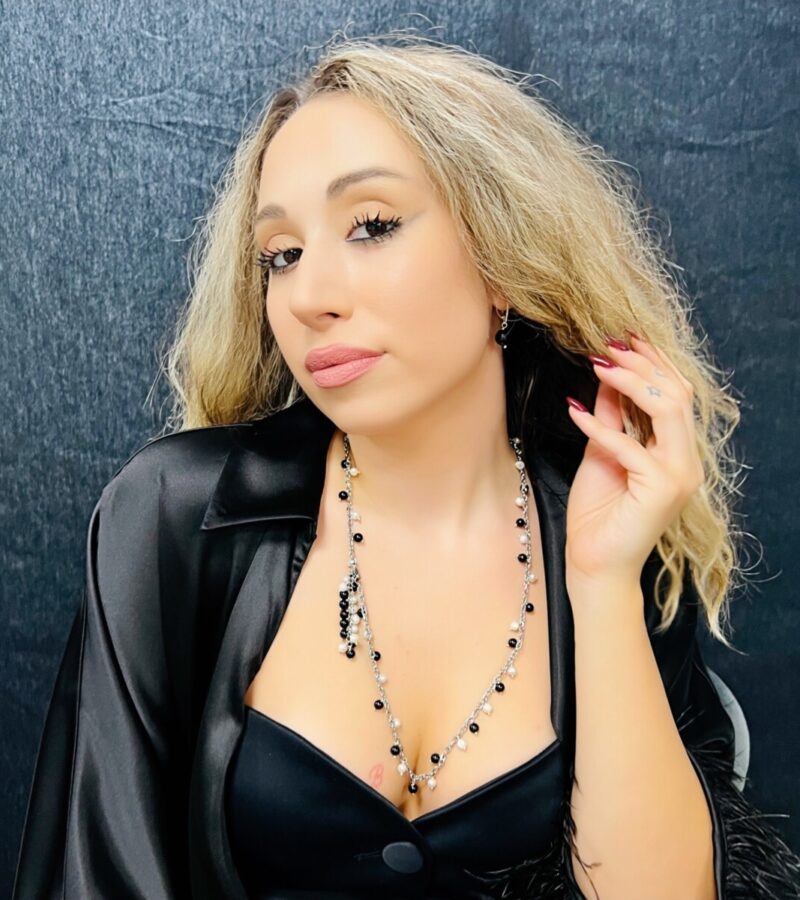 long black&white necklace