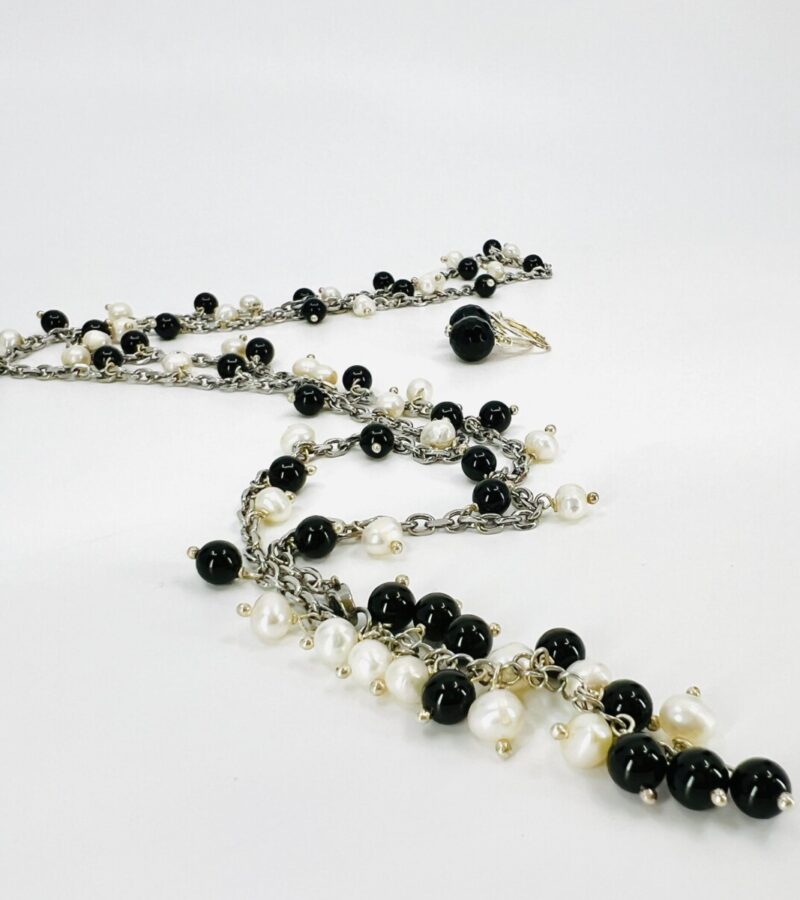 long black&white necklace