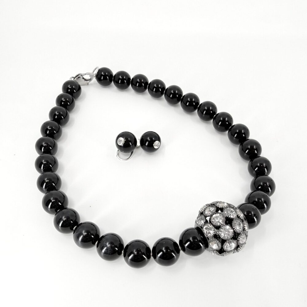 Midnight essence Midnight essence