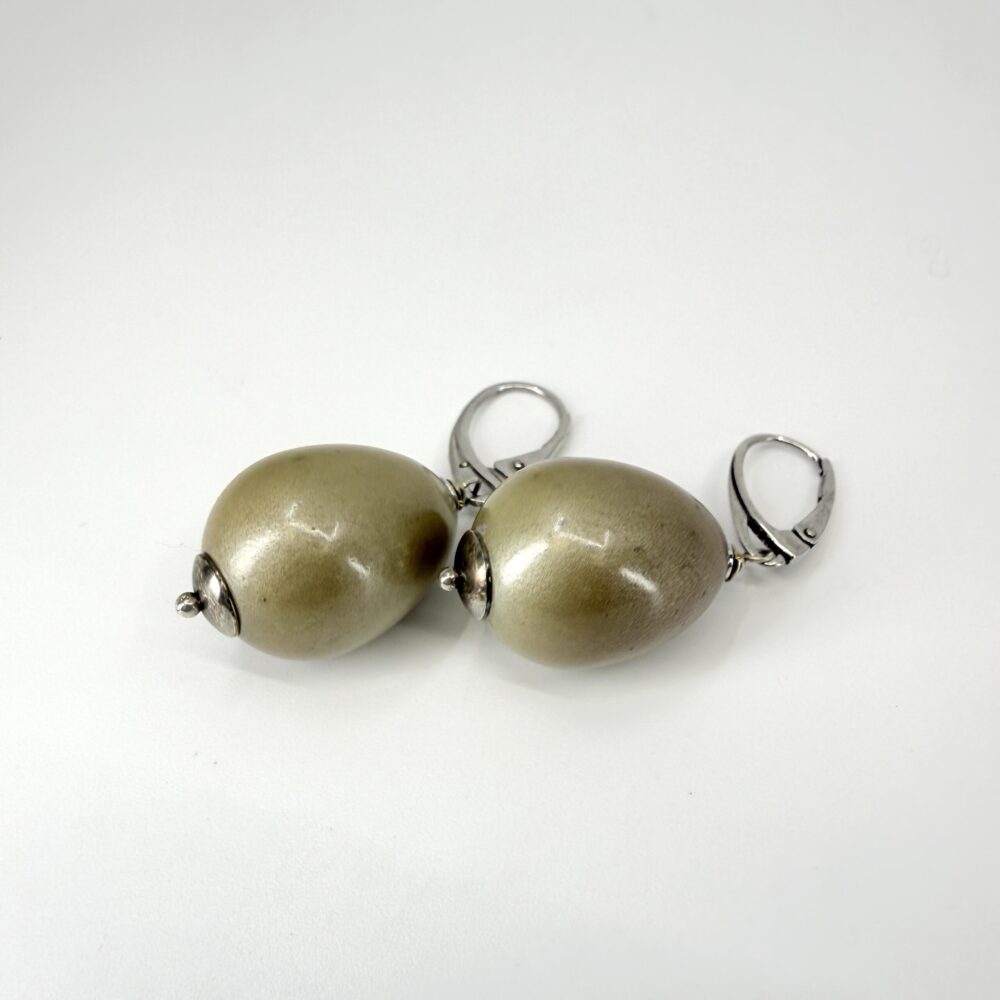 Golden pearl heart